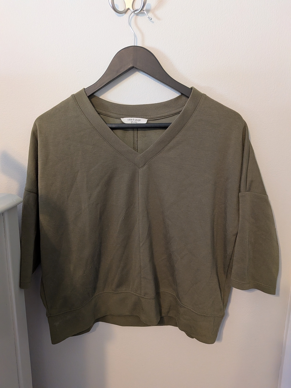 Cable & Gauge Olive V-Neck Boxy Sweatshirt Small EUC